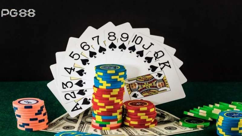 Hình ảnh Game Bai 2 trong bài viết Game Bài Pg88: Kho Game Đa Dạng, Đồ Họa Đỉnh Cao. Game bài PG88: bài tây, chip cược và tiền trên bàn chơi.